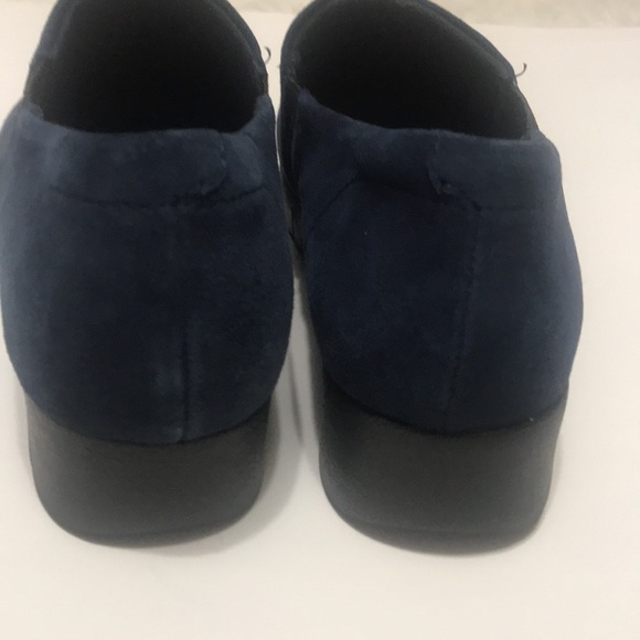 𝅺Clarks Artisan collection blue suede slip on shoes size 7 1/2 medium - Picture 3 of 10